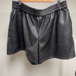 **NEW** Scoop Faux Leather Shorts XL